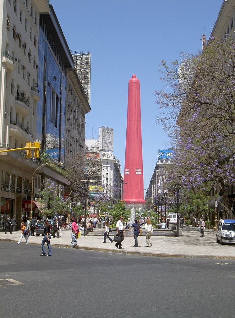 Condom_on_Obelisk,_Buenos_Aires.jpg